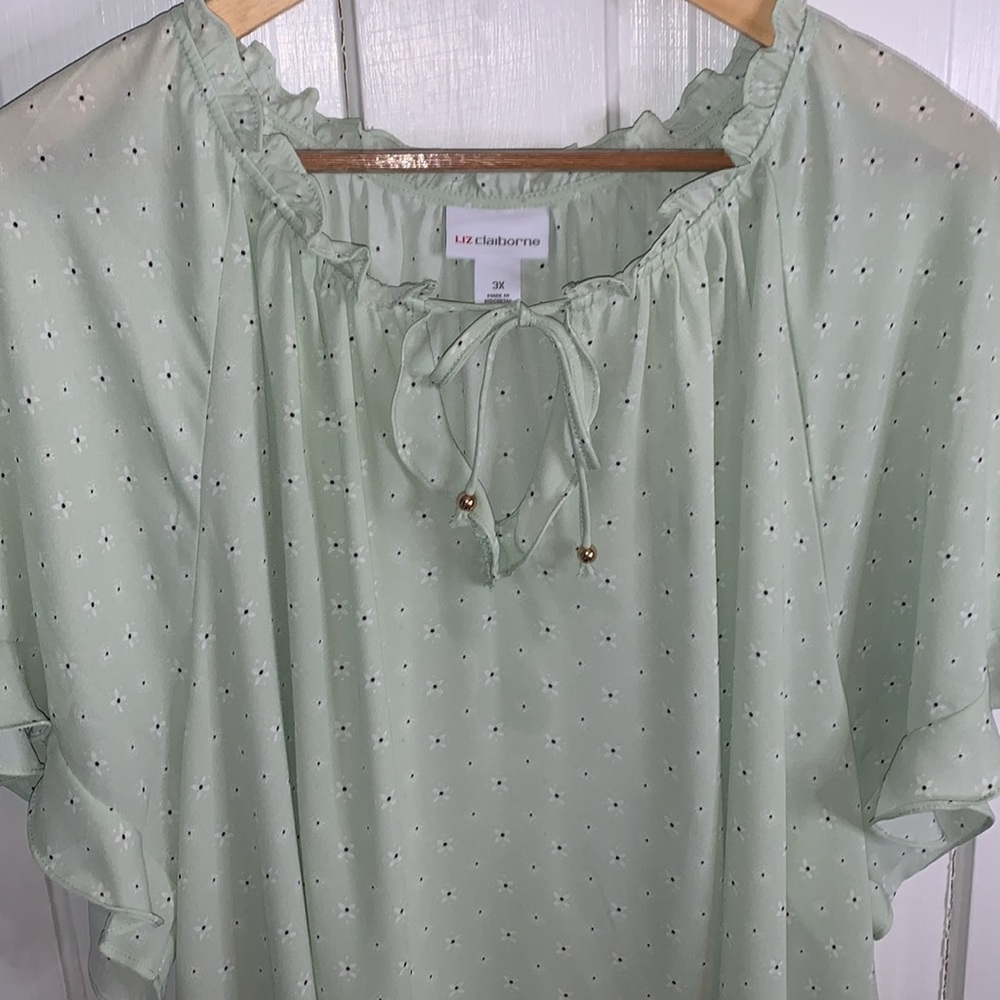 LIZ CLAIBORNE SAGE GREEN FLORAL PRINT BLOUSE